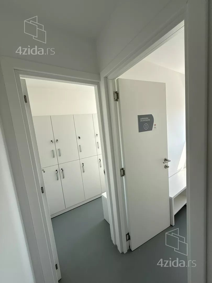 Poslovna zgrada | 4zida