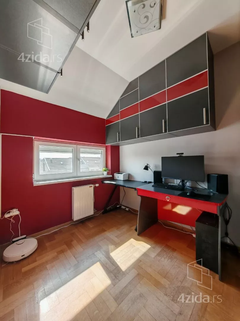 Četvoroiposoban stan | 4zida