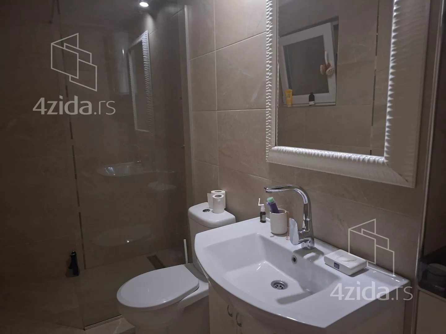 Troiposoban stan | 4zida