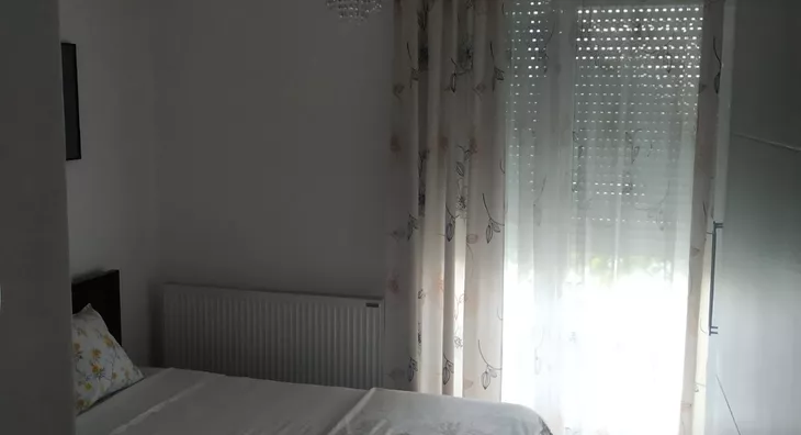 Šestoiposoban stan | 4zida