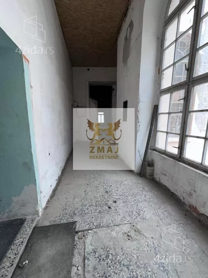 Poslovna zgrada | 4zida