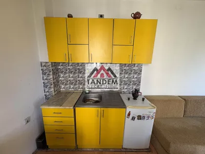 Crveni Pevac | 4zida.rs