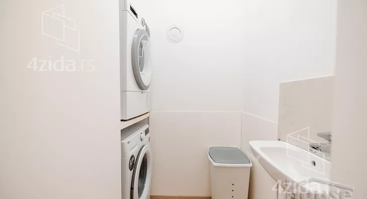 Šestosoban stan | 4zida