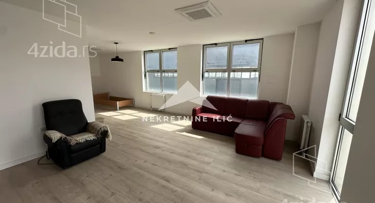 Poslovna zgrada | 4zida