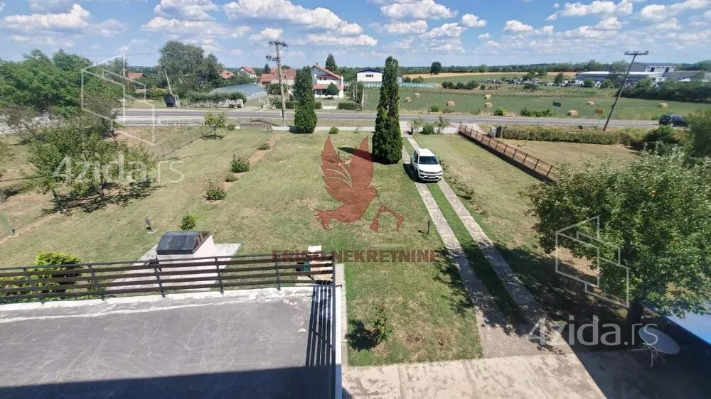 Šestoiposoban stan | 4zida
