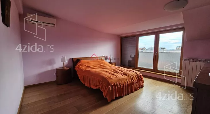 Sedmosoban stan | 4zida