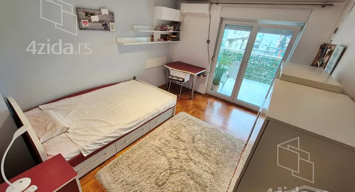 Šestosoban stan | 4zida