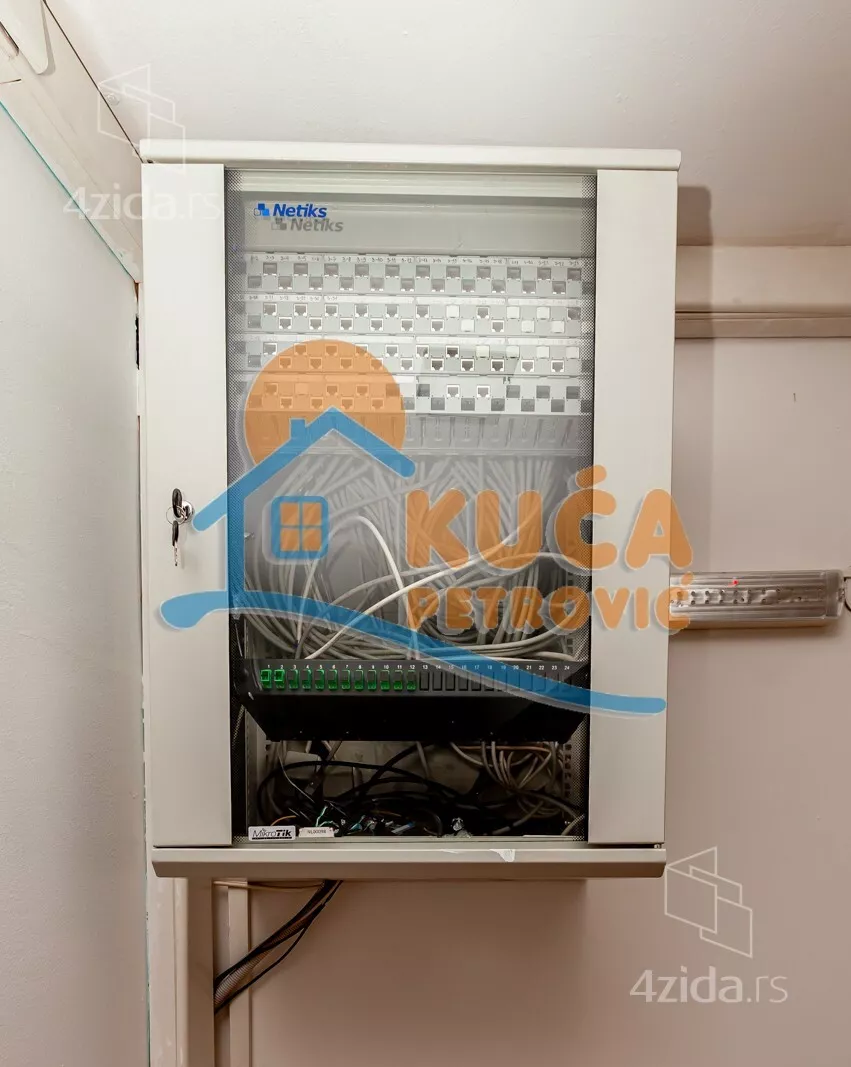 Lokal | 4zida