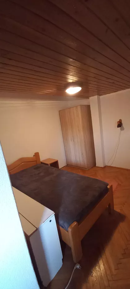 Crveni pevac 101/9 | 4zida.rs