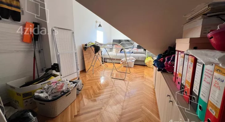 Četvoroiposoban stan | 4zida