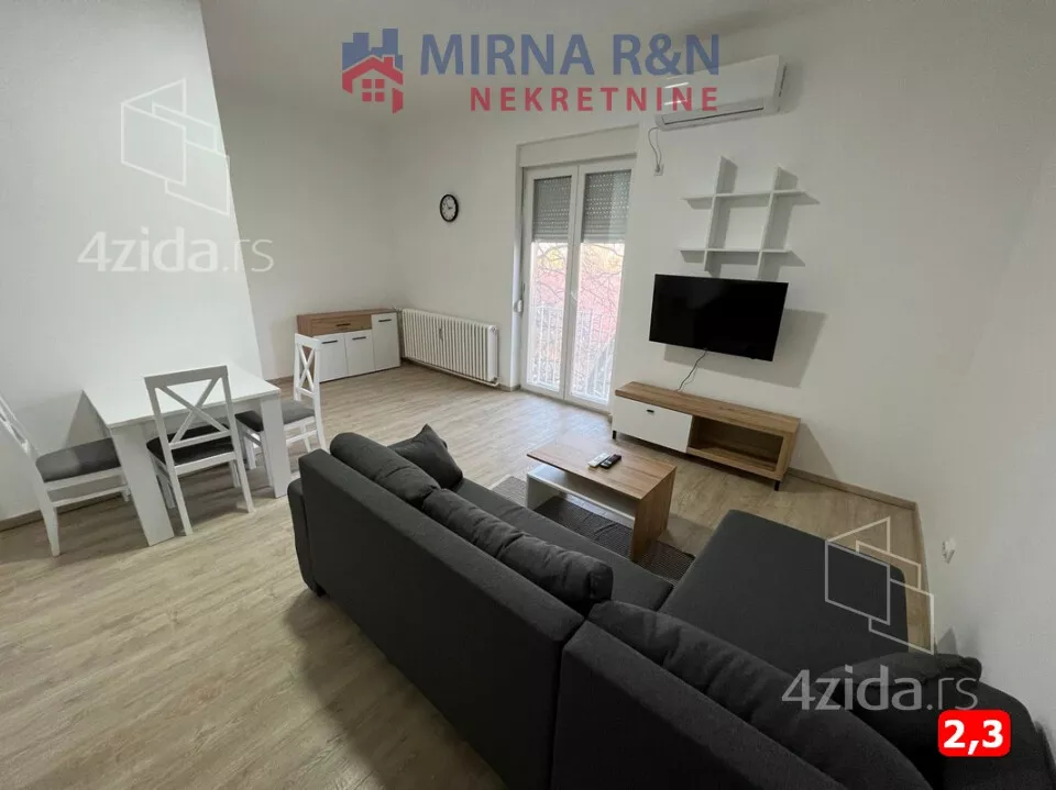 Četvoroiposoban stan | 4zida