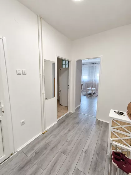 Trg Jakaba I Komora 60 | 4zida.rs