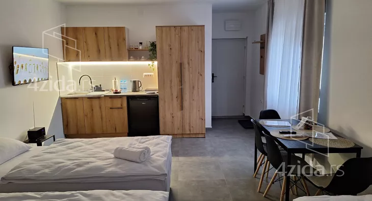 Poslovna zgrada | 4zida