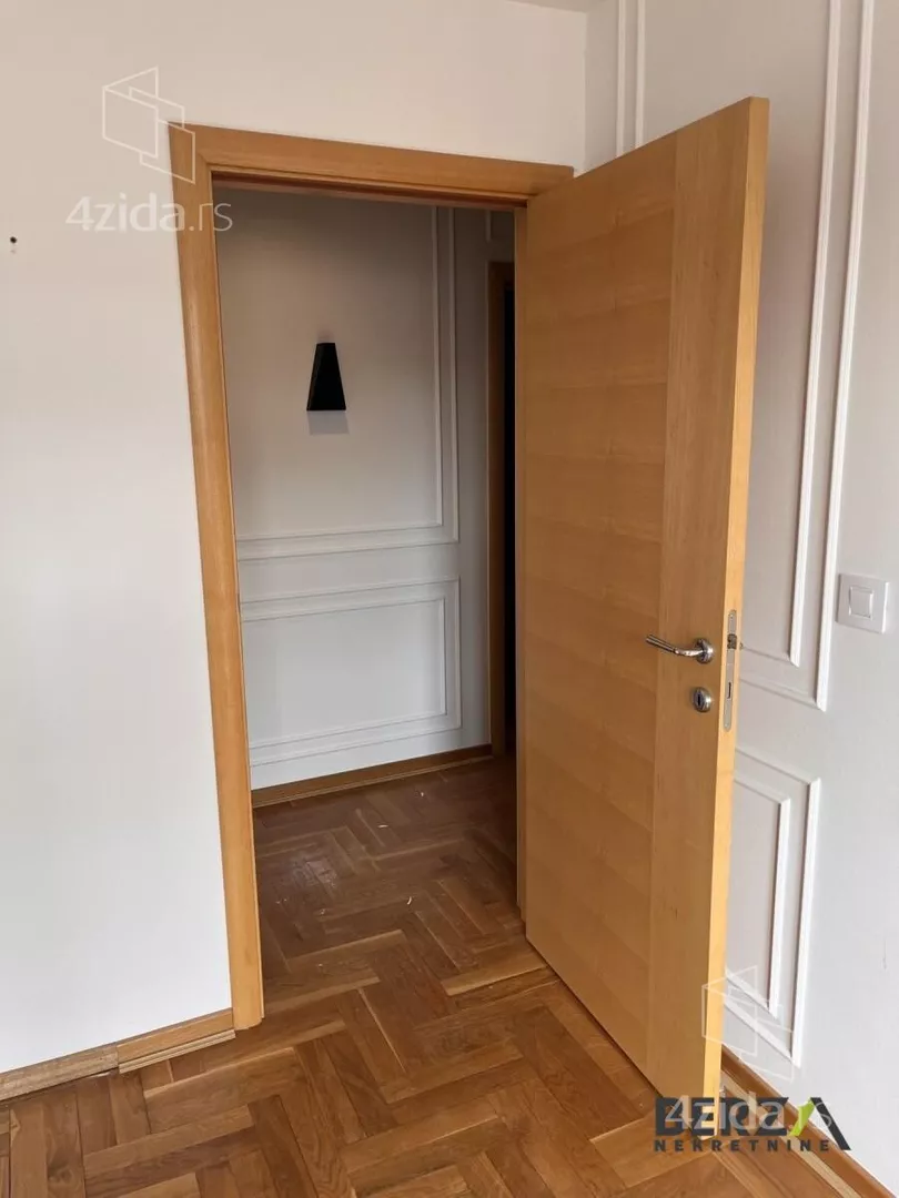 Šestosoban stan | 4zida