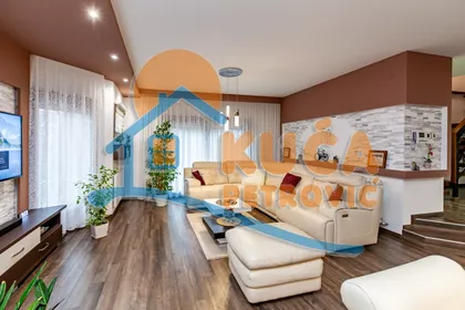 Kragujevački oktobar | 4zida.rs