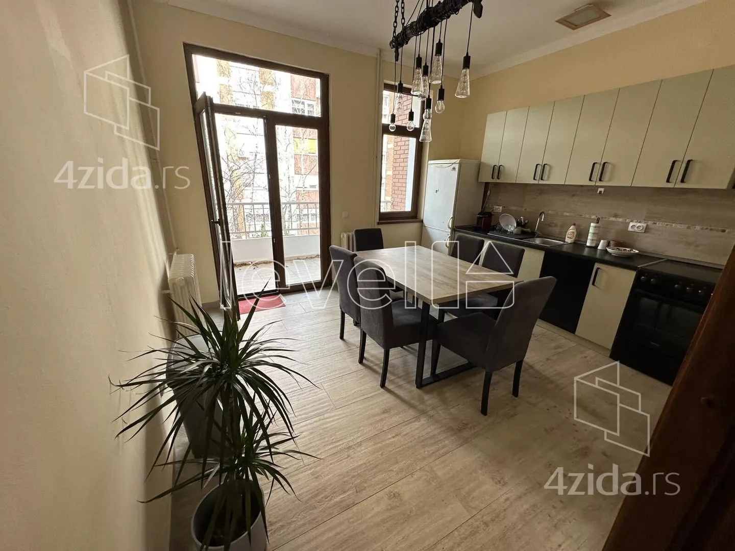 Četvorosoban stan | 4zida
