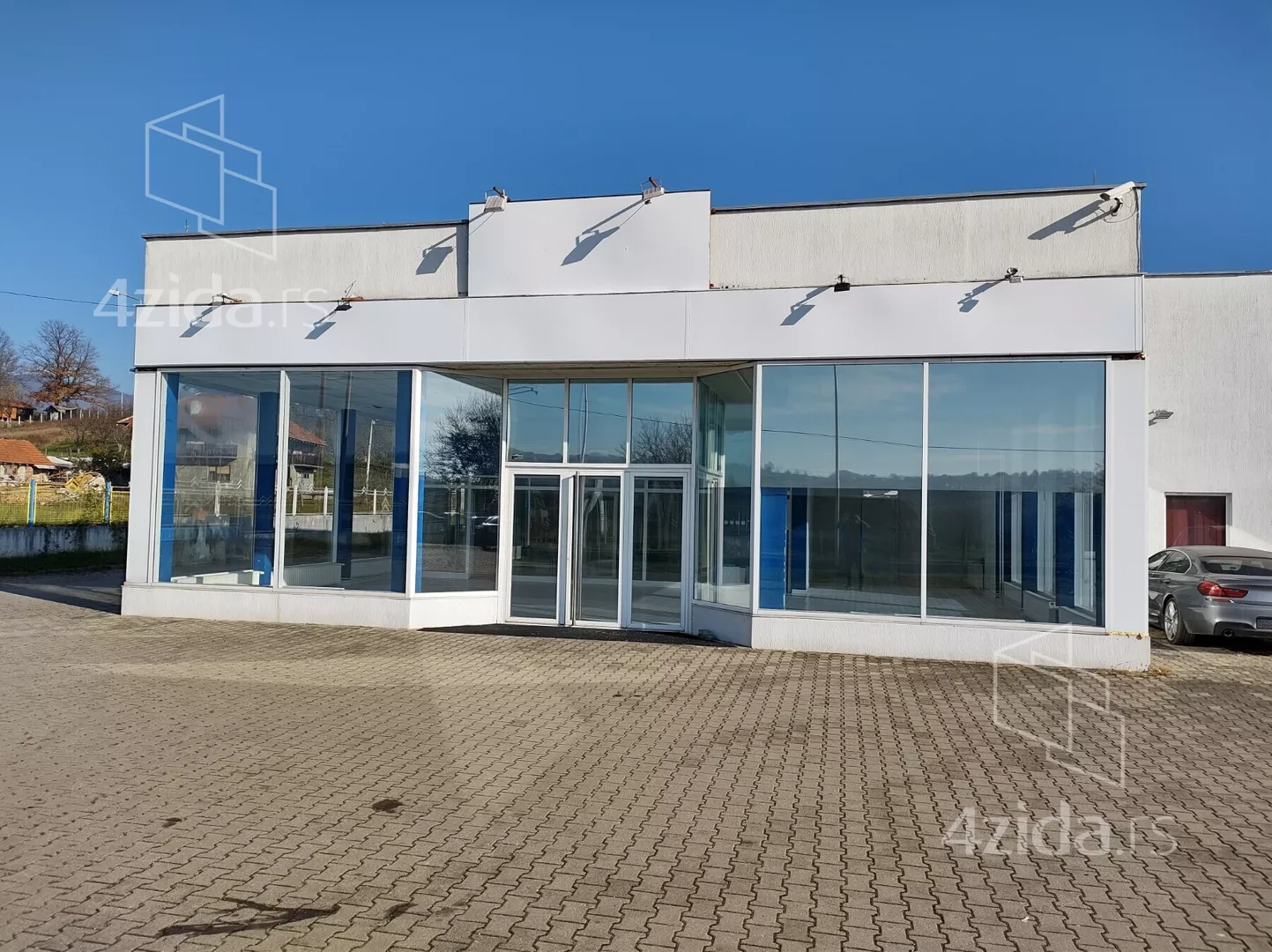 Poslovna zgrada | 4zida