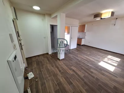 Crveni Pevac | 4zida.rs