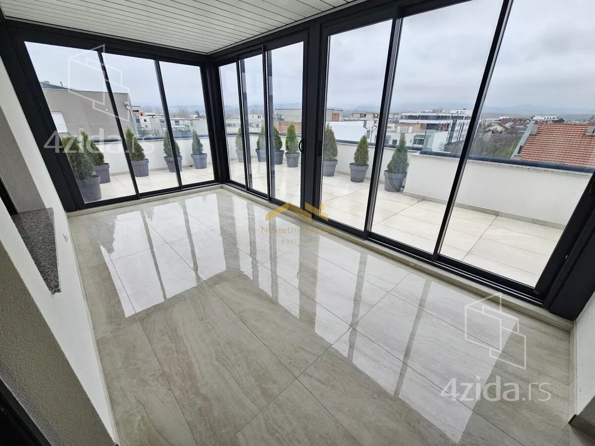 Petosoban stan | 4zida