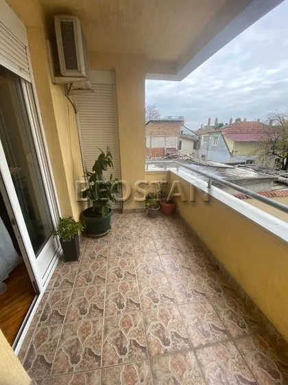 Prvomajska | 4zida.rs