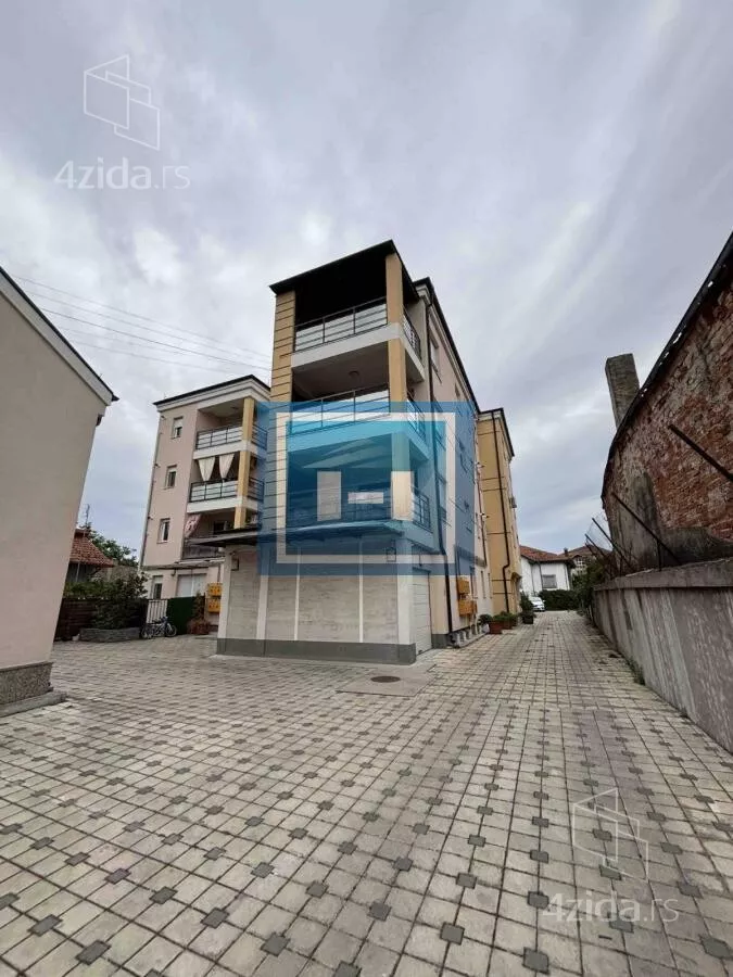 Petosoban stan | 4zida