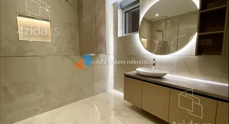 Poslovna zgrada | 4zida