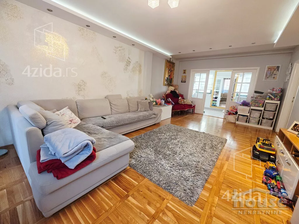 Četvorosoban stan | 4zida