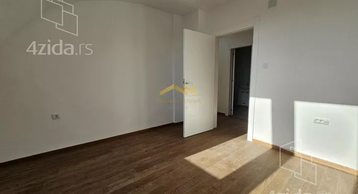 Šestosoban stan | 4zida