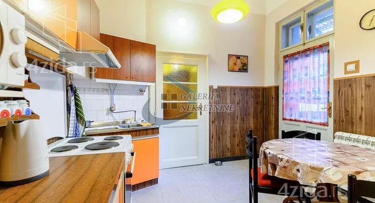 Četvoroiposoban stan | 4zida