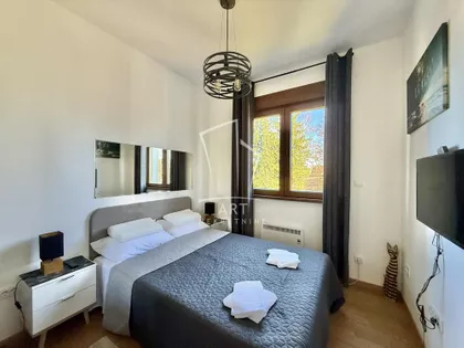 Crvenih božura | 4zida.rs