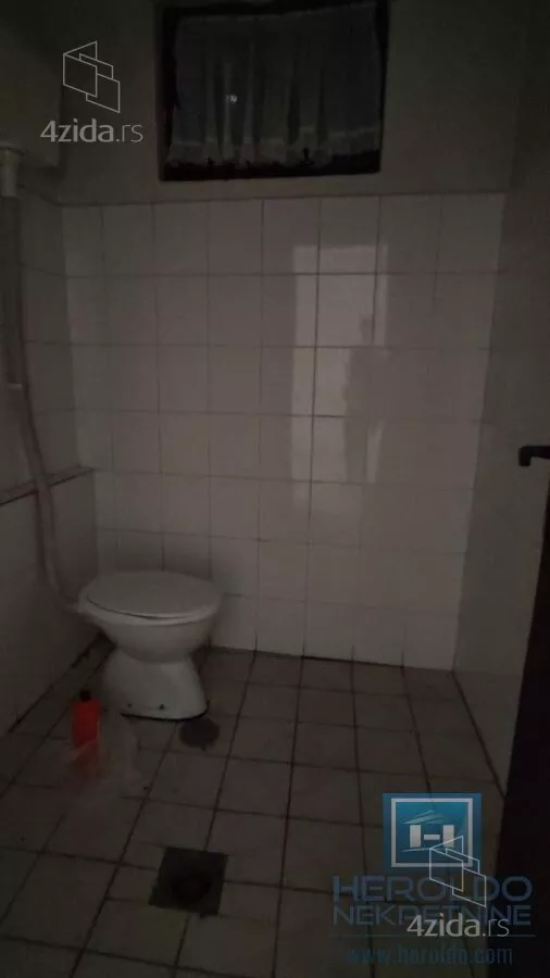 Poslovna zgrada | 4zida