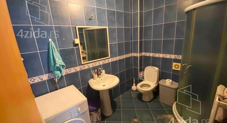 Četvoroiposoban stan | 4zida