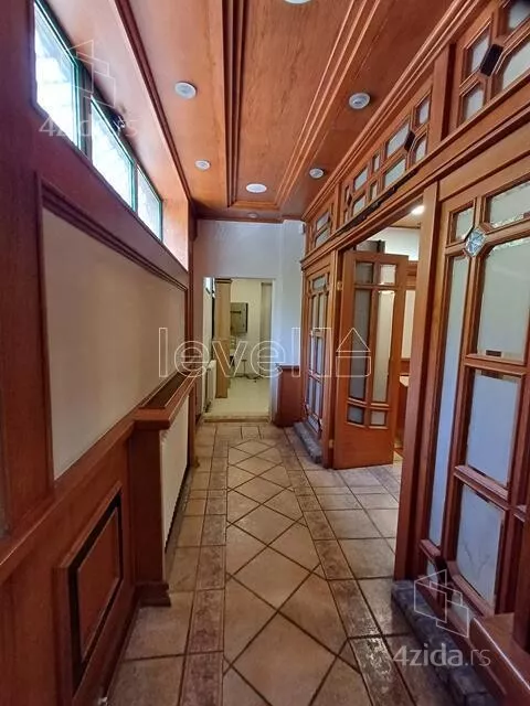 Lokal | 4zida