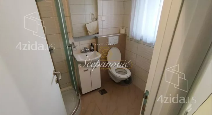 Šestosoban stan | 4zida