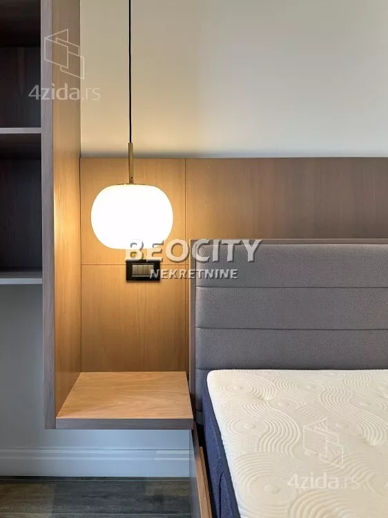 Četvoroiposoban stan | 4zida