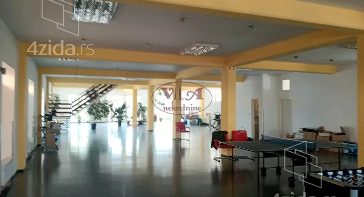 Poslovna zgrada | 4zida