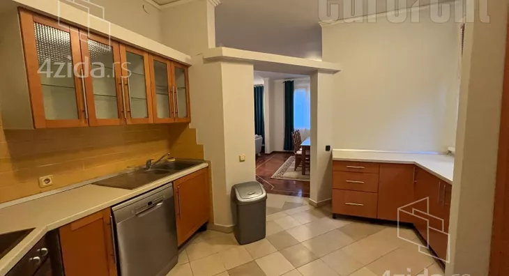 Četvoroiposoban stan | 4zida