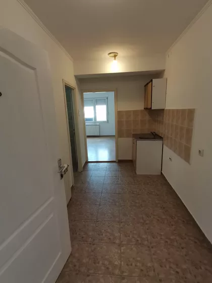 Trg Cara Jovana Nenada | 4zida.rs