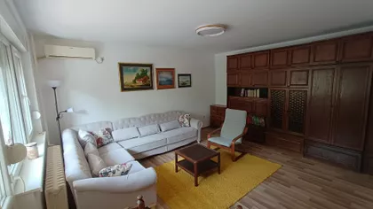 Trg Jakaba i Komora, bl. sinagoge | 4zida.rs