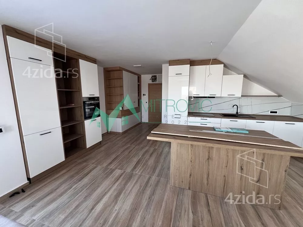 Šestosoban stan | 4zida