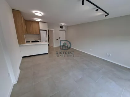 Crveni Pevac | 4zida.rs