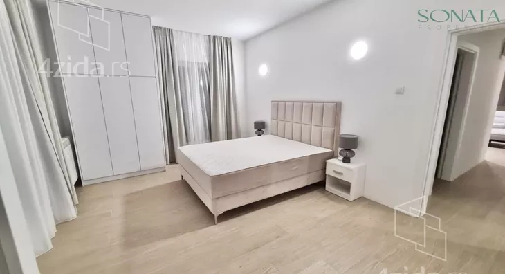 Šestosoban stan | 4zida