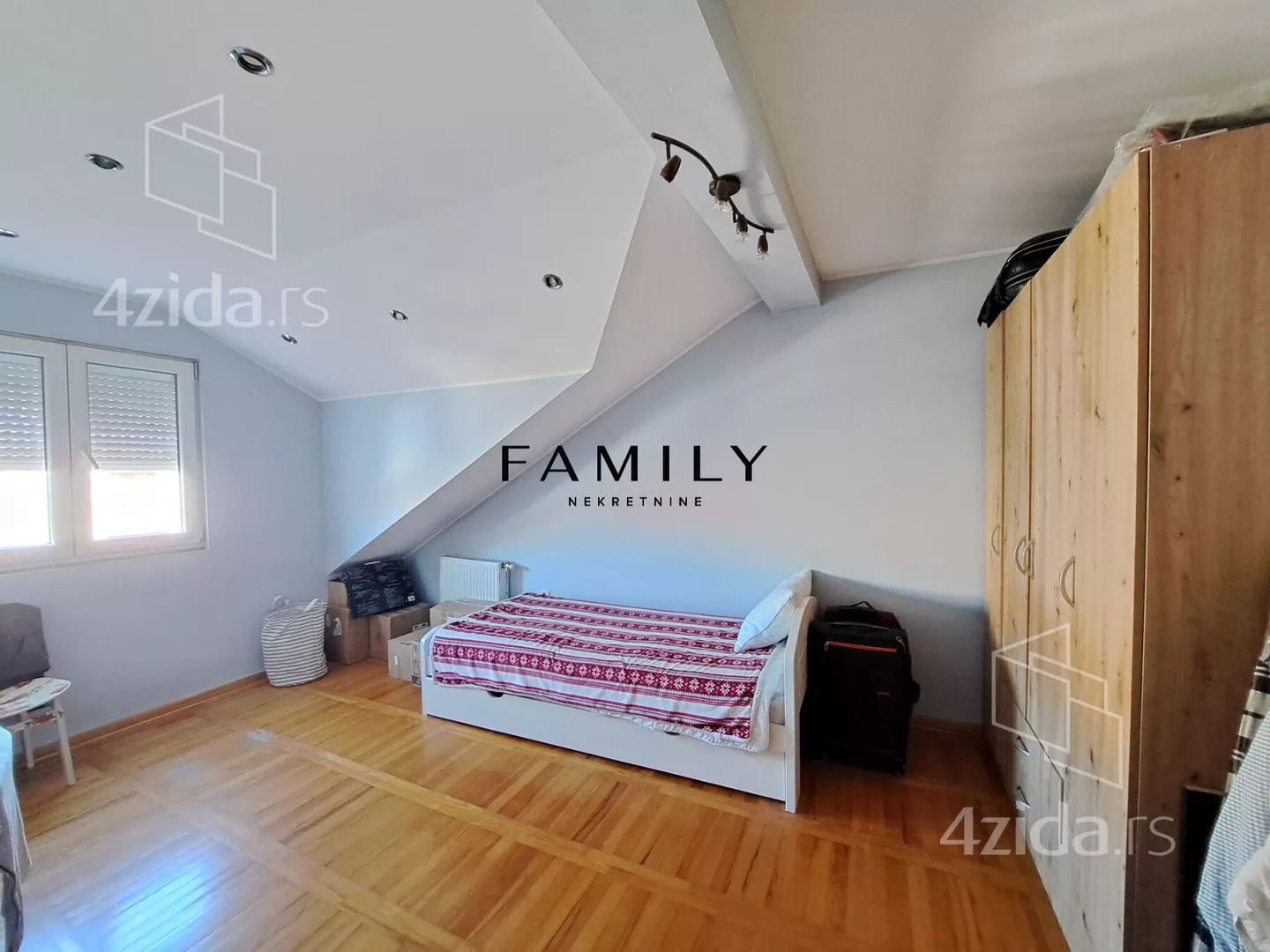 Petosoban stan | 4zida