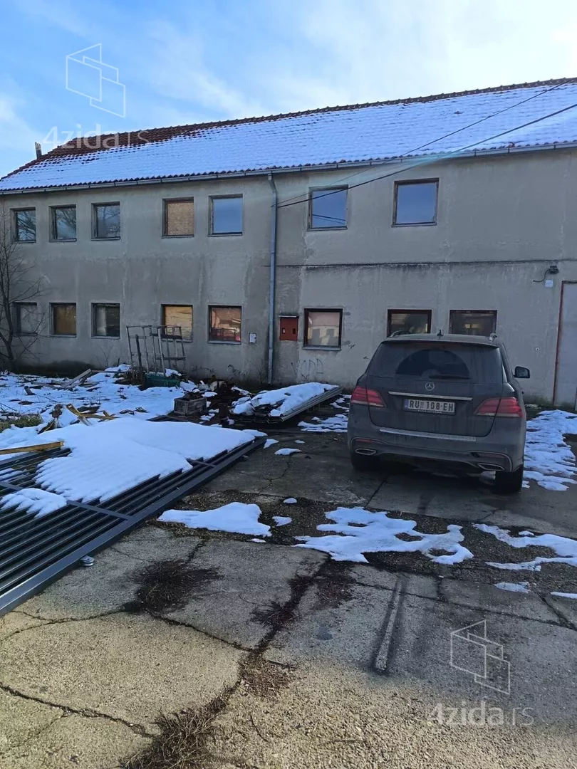 Poslovna zgrada | 4zida