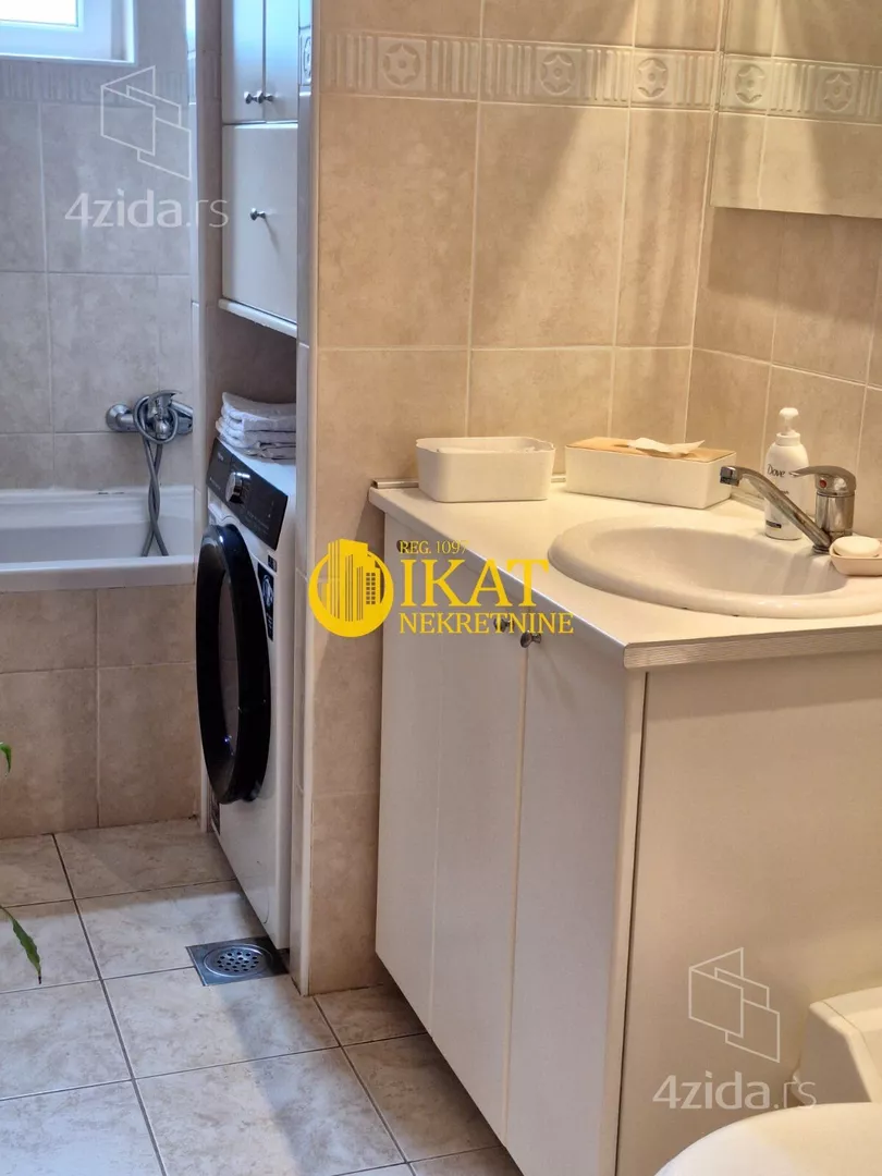 Petosoban stan | 4zida