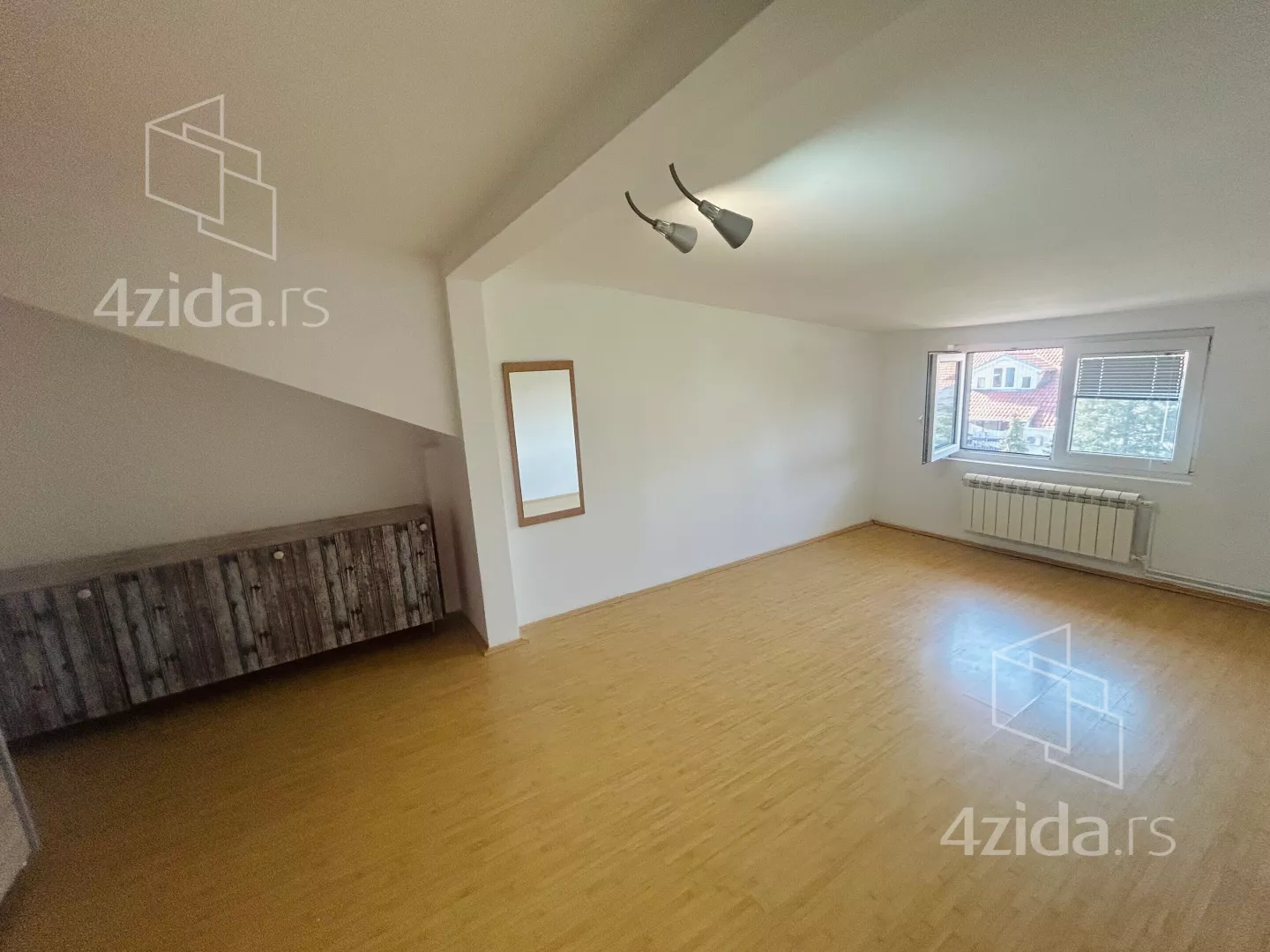 Petosoban stan | 4zida