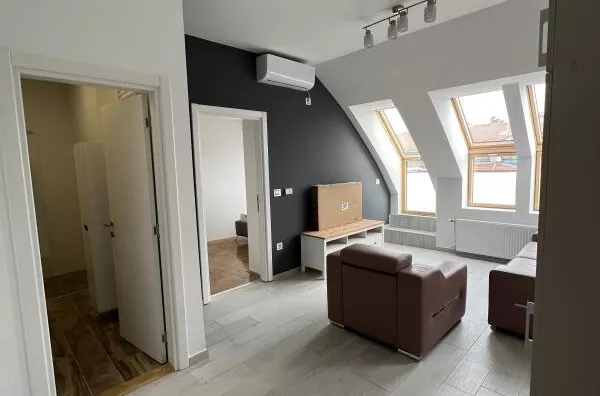 Šestosoban stan | 4zida