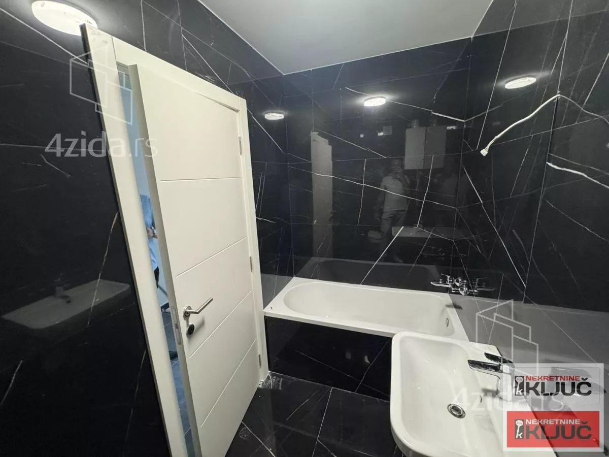 Četvoroiposoban stan | 4zida