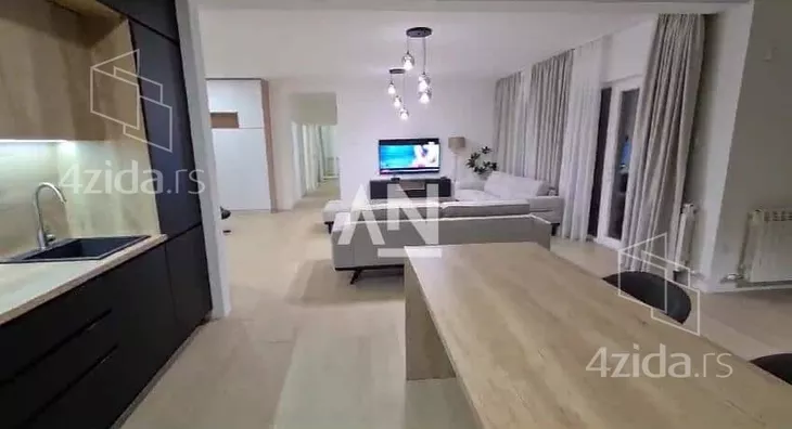 Šestosoban stan | 4zida
