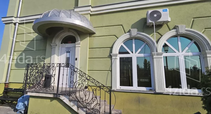 Poslovna zgrada | 4zida